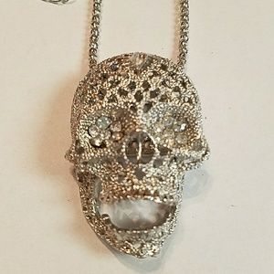 Gorgeous silver and Crystal Skull necklace